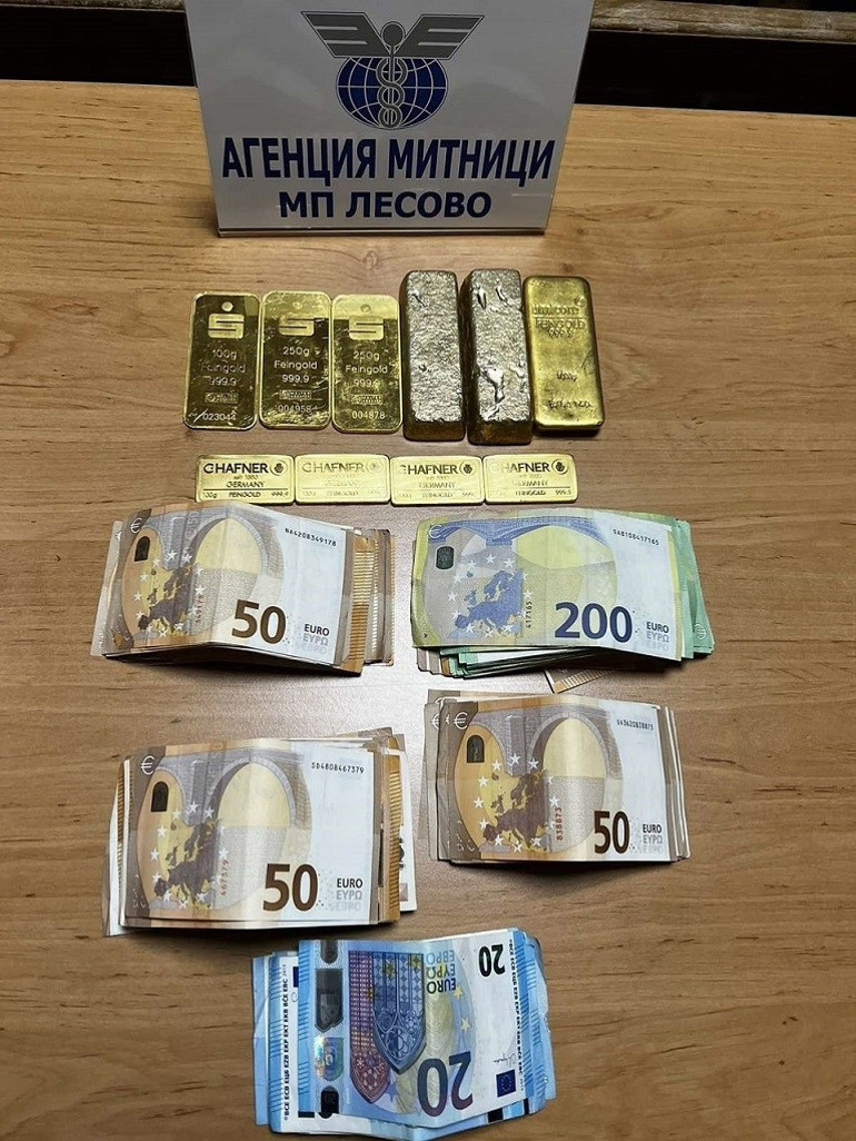 Ceketin cebinden 4 kilo altın çıktı
