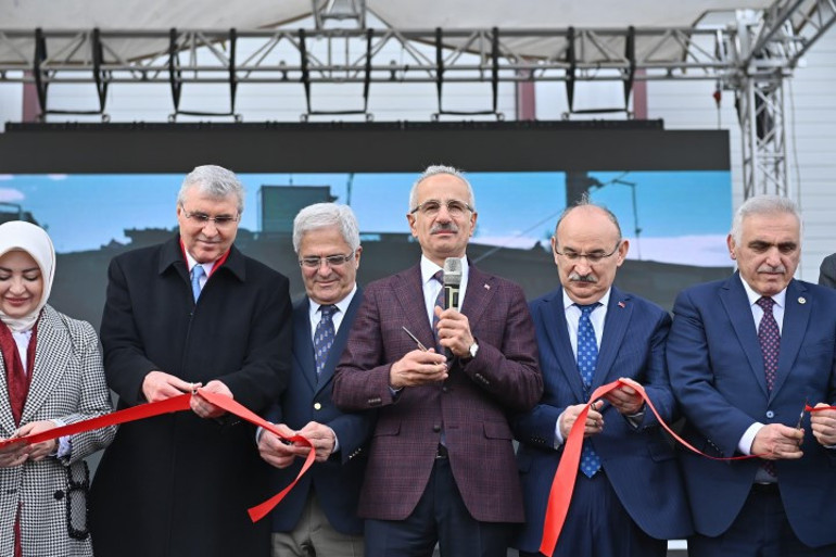 Sakaryadan İsviçreye raylı sistem ihracatı... Bakan Uraloğlu: En üst sınıfta yer almanın gururunu yaşıyoruz