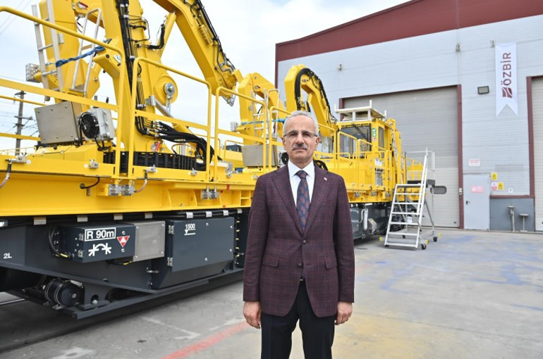 Sakaryadan İsviçreye raylı sistem ihracatı... Bakan Uraloğlu: En üst sınıfta yer almanın gururunu yaşıyoruz