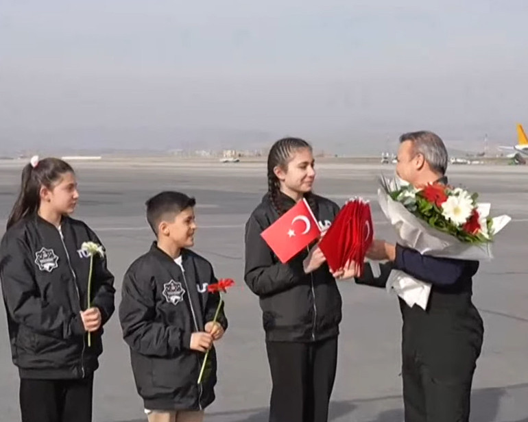 Son dakika... Türkiyenin ilk astronotu Gezeravcı yurda döndü