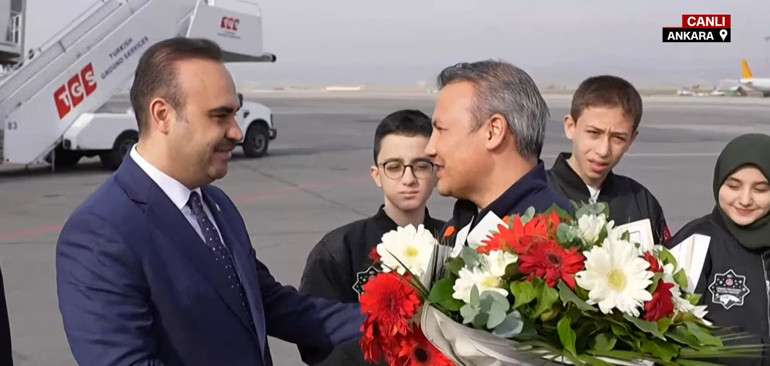 Son dakika... Türkiyenin ilk astronotu Gezeravcı yurda döndü