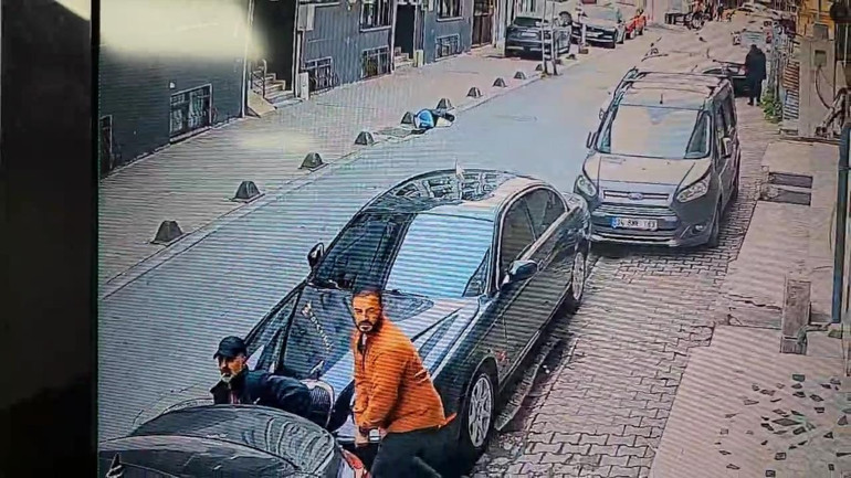 AK Partili Yeniayın seçim çalışması sırasındaki silahlı saldırıda vurulma anı ortaya çıktı