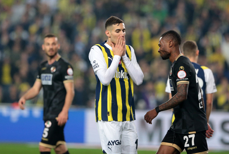 Süper Ligin 2023-24 sezonu şampiyonunu açıkladılar Rekor puanla zirvede... | Küme düşecek 4 takım...