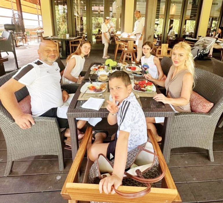 Anna Vissi’li açılış