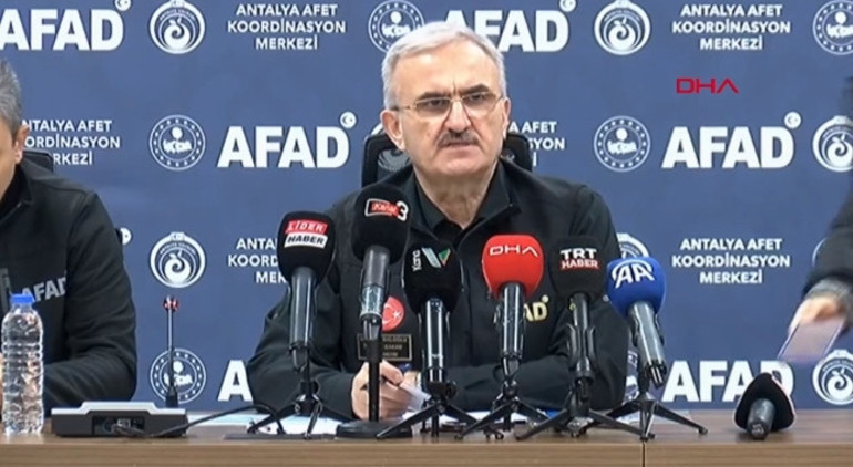 Antalyayı sağanak vurdu 1 kişinin öldüğü alt geçitte felaketi gözler önüne seren görüntü