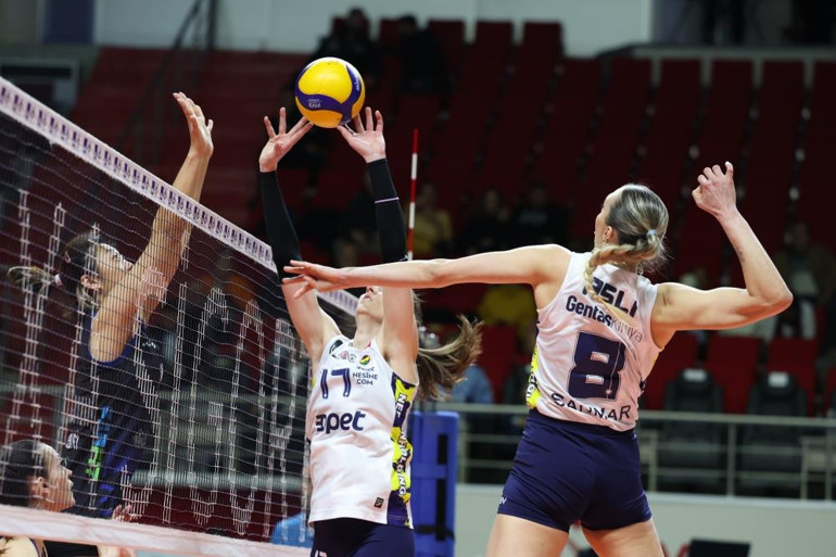 Fenerbahçe Kadın Voleybol Takımı, kupada yarı finale yükseldi