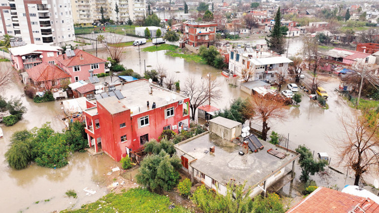 Yaralar sarılıyor