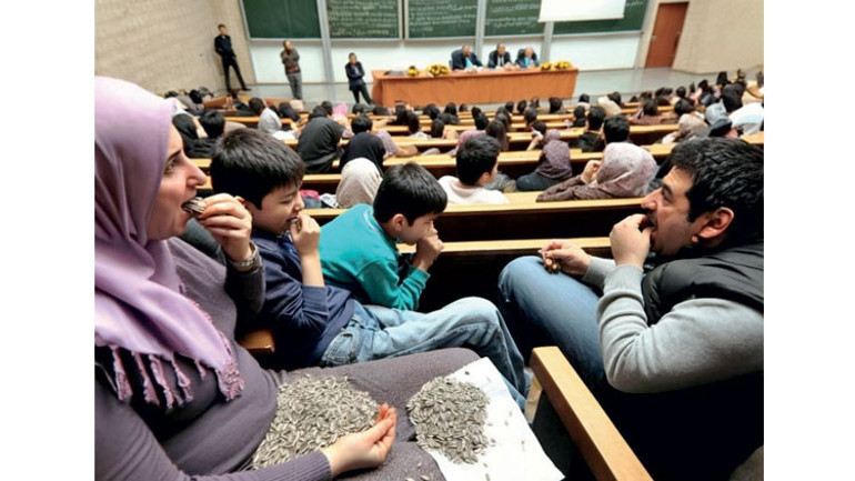 Pazartesi açıldı çarşamba kapandı