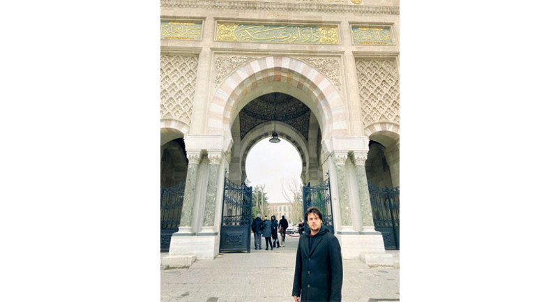 Pazartesi açıldı çarşamba kapandı