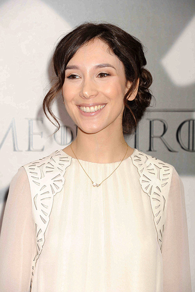 Her şeyime karışıyorlar diye Türk hayranlarına yasak getirmişti... Kaçak yıldız, kırmızılar içinde ortaya çıktı