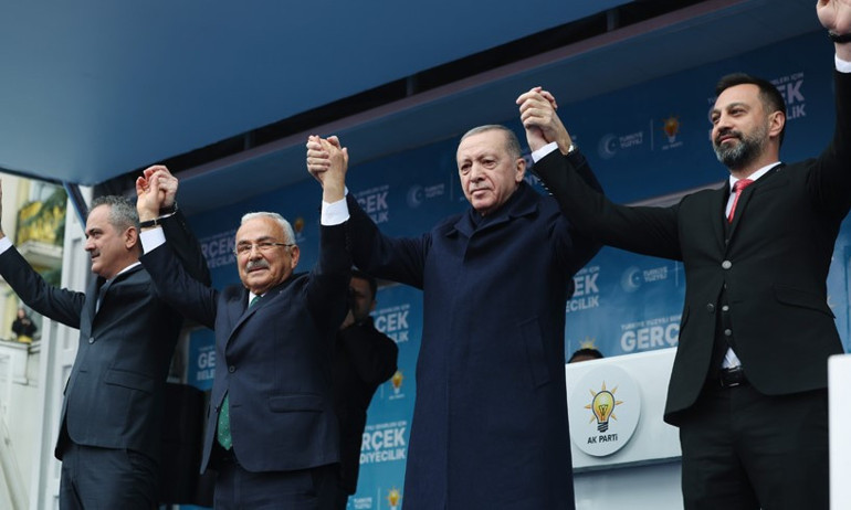 Cumhurbaşkanı Erdoğandan emeklilere bayram ikramiyesi müjdesi: 3 bin liraya yükseltiyoruz