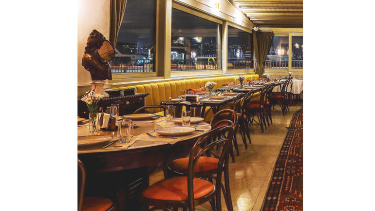 Perdenin arkası sanki New York’ta bir caz bar