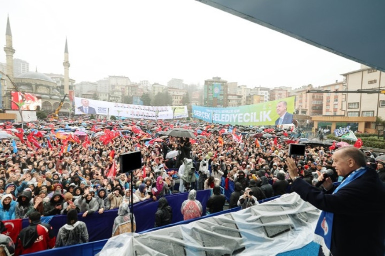 AK Parti Rize mitingi... Cumhurbaşkanı Erdoğan: CHPde hiçbir köklü değişim yaşanmadı