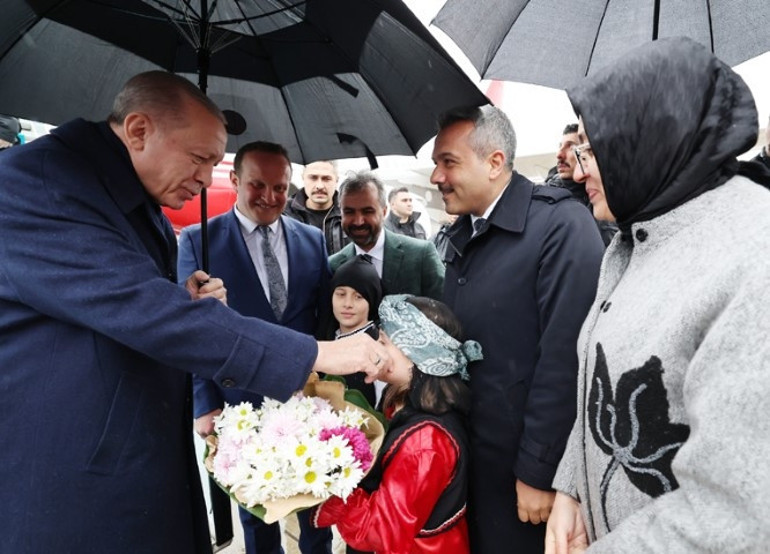 AK Parti Rize mitingi... Cumhurbaşkanı Erdoğan: CHPde hiçbir köklü değişim yaşanmadı