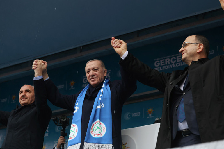 AK Parti Rize mitingi... Cumhurbaşkanı Erdoğan: CHPde hiçbir köklü değişim yaşanmadı