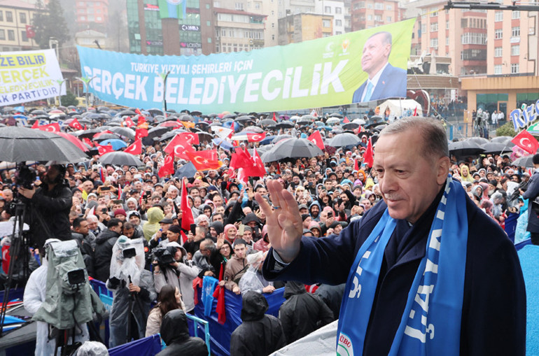 AK Parti Rize mitingi... Cumhurbaşkanı Erdoğan: CHPde hiçbir köklü değişim yaşanmadı