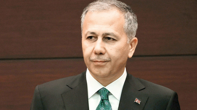 Ali Yerlikaya Kürtçe tiyatro yasağını yasakladı