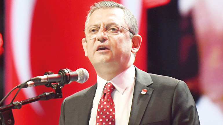 Ali Yerlikaya Kürtçe tiyatro yasağını yasakladı