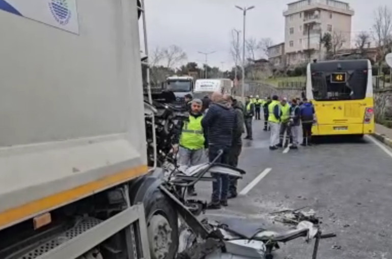 Sarıyerde çöp kamyonu, İETT otobüsü ile çarpıştı 2 yaralı