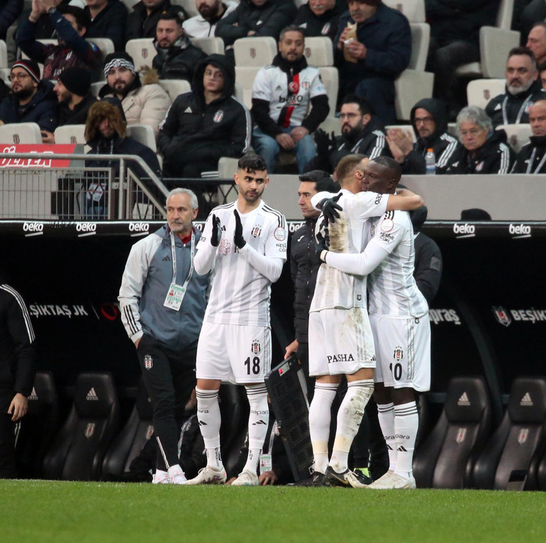 Fernando Santoslu Beşiktaştan 51 yıl sonra bir ilk Konyaspor maçı için eleştiri: İlk yarı çok kötü Kabul edilemez