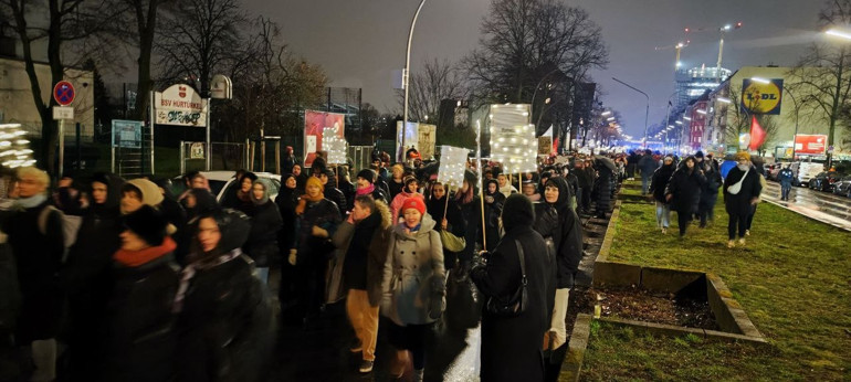 Berlin’deki Hanau anmalarında polisle göstericiler arasında arbade yaşandı