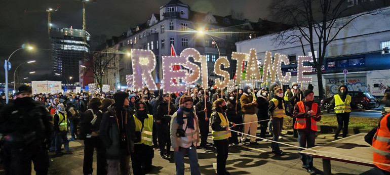 Berlin’deki Hanau anmalarında polisle göstericiler arasında arbade yaşandı