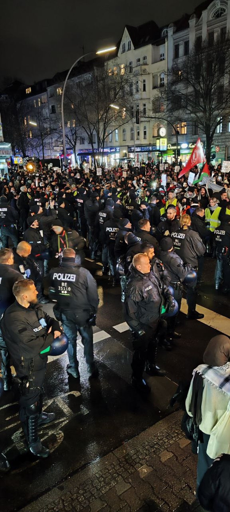 Berlin’deki Hanau anmalarında polisle göstericiler arasında arbade yaşandı
