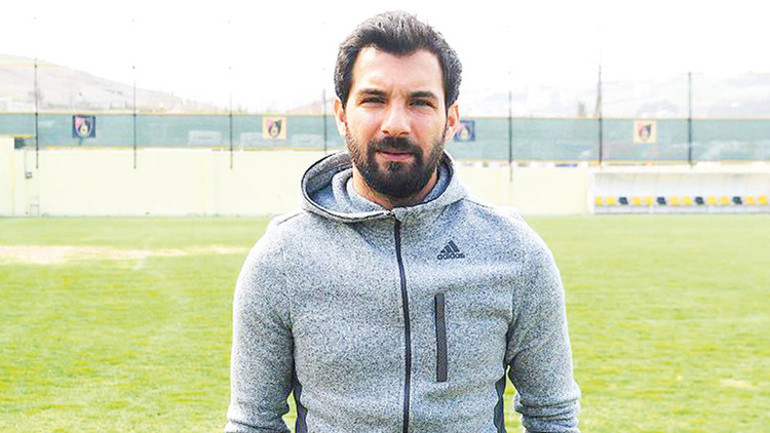 ‘Flört’ cezası ikiye böldü