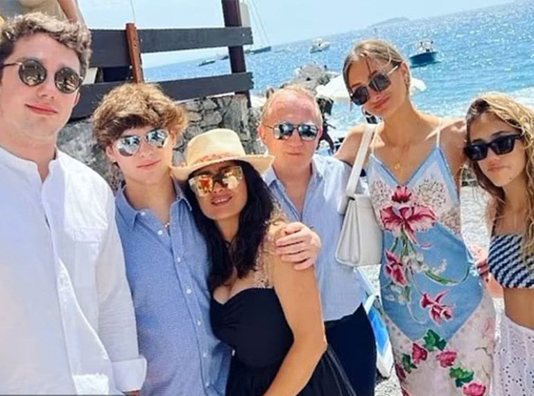 Üvey anne değil bir melek Milyarder kocasının kızını kendi kızından ayırmadan büyüttü