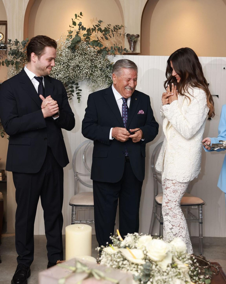 Ünlü oyuncu evlilik yolunda ilk adımı attı... Dostları yalnız bırakmadı