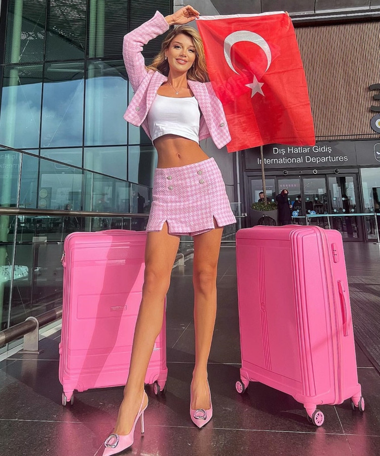 Aslıhan Doğan Turanın 42 bin liralık tüylü terlikleri