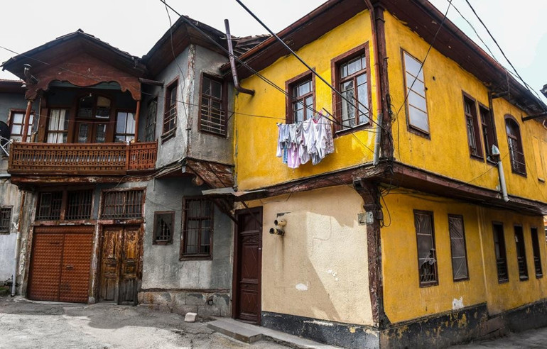 Tarihi mahalle ilgi bekliyor