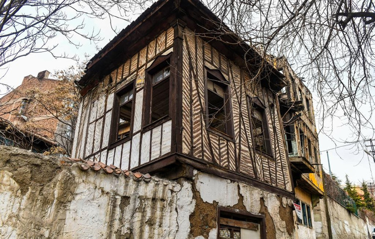 Tarihi mahalle ilgi bekliyor