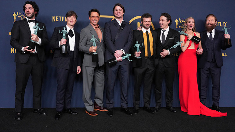 Oscarın habercisi SAG Ödüllerinde sürprizler gecesi... Yıldız oyuncu sahneye sarhoş çıktı Kazandığına inanamayıp hemen kaçtı