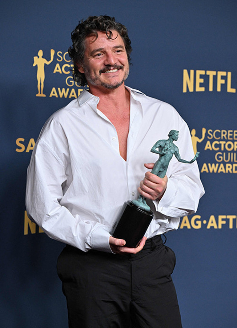 Oscarın habercisi SAG Ödüllerinde sürprizler gecesi... Yıldız oyuncu sahneye sarhoş çıktı Kazandığına inanamayıp hemen kaçtı