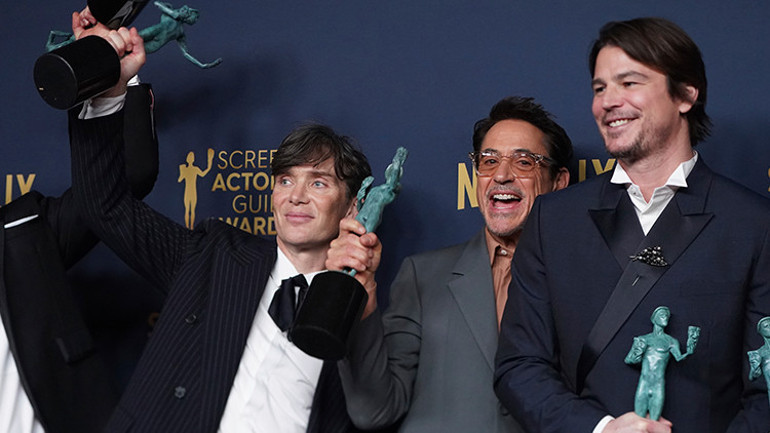 Oscarın habercisi SAG Ödüllerinde sürprizler gecesi... Yıldız oyuncu sahneye sarhoş çıktı Kazandığına inanamayıp hemen kaçtı