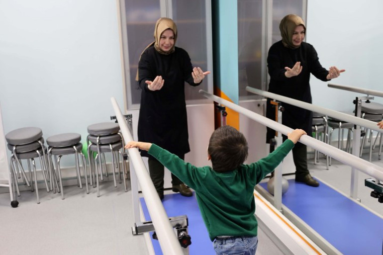 Çocuğunun hastalığına çare olmak için yeniden üniversiteli oldu