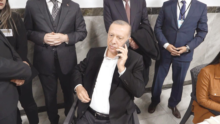 Beyaz çoraplı bir akşamın tüm öyküsü