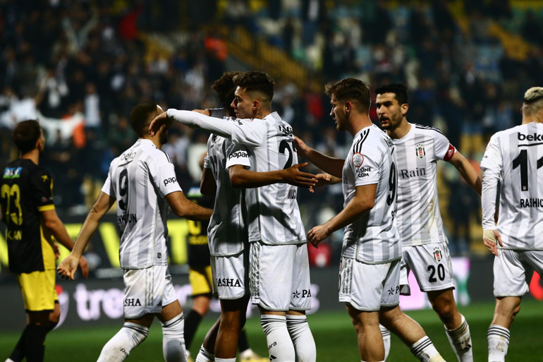 Galatasaray maçı öncesi Beşiktaş ve Fernando Santosa uyarı: Bu oyun yetmez...