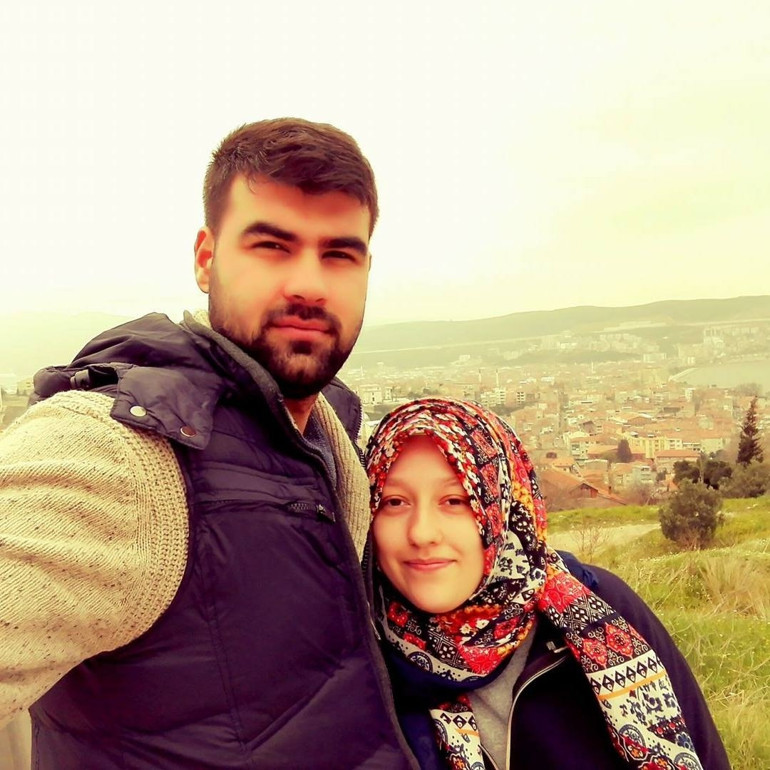 1 çocuk annesi Serapın kahreden ölümü: Yolun karşısına geçerken otomobil çarptı