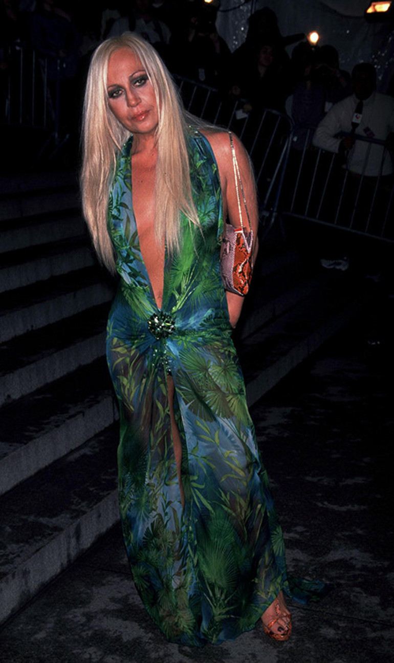 Bana O elbiseyi sakın giyme dediler... Dinlemedim, giydim