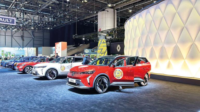 Fuardaki tek Avrupalı Renault, Çinlilerin tam karşısında ‘uygun fiyatlı elektrikli’ tanıttı... Çin akınına karşı Fransız ‘5’lisi