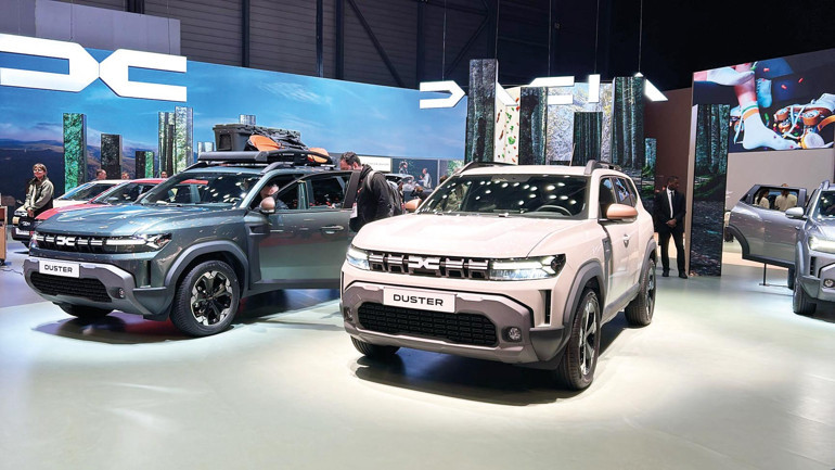 Fuardaki tek Avrupalı Renault, Çinlilerin tam karşısında ‘uygun fiyatlı elektrikli’ tanıttı... Çin akınına karşı Fransız ‘5’lisi