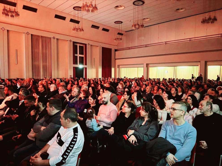 Stuttgartlılar ‘Yüzyılın Türküleri’yle coştu