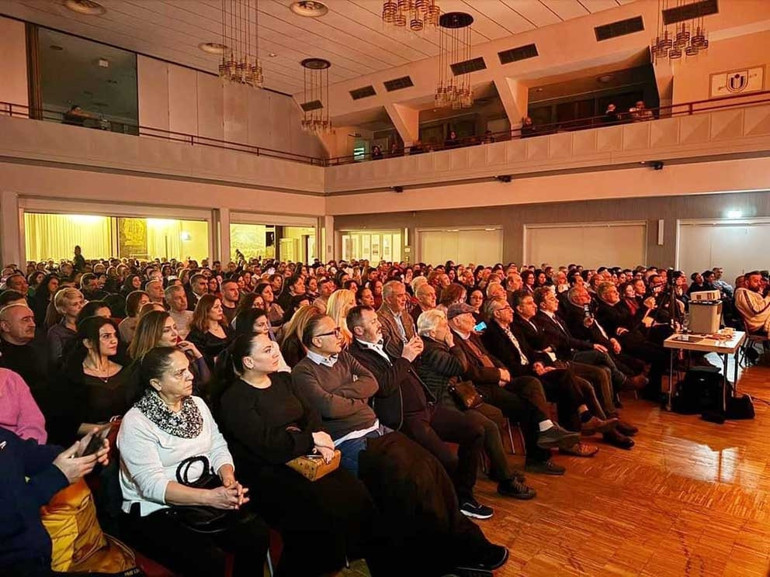 Stuttgartlılar ‘Yüzyılın Türküleri’yle coştu