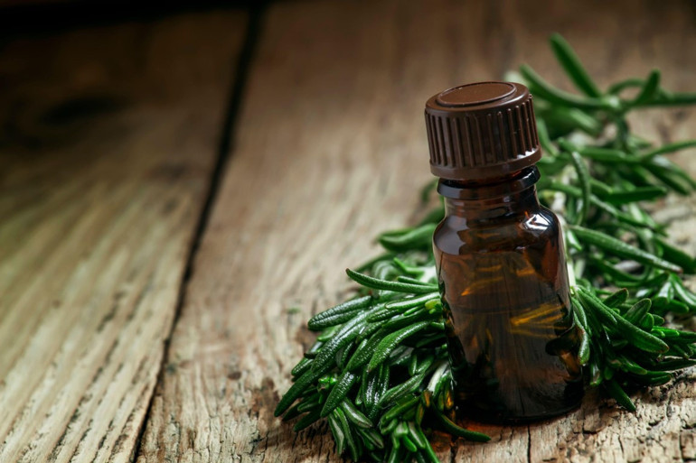 1 SORU 4 UZMAN | Sosyal medyada herkes ondan övgü ile bahsediyor Biberiye yağı gerçekten saçları uzatıyor mu