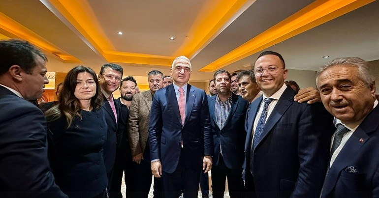 Bakan Ersoy: Eğer turizm şehriysek yerel seçimde adaylarınızdan turizm master planlarını isteyin