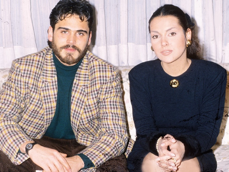 Nermin Bezmenden kaybettiği eşi Tolga Savacıya: Hani onlar gibi yaşlanacaktık, el ele...