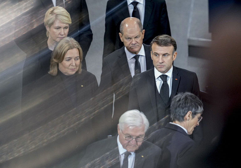 Macron Avrupaya liderlik etmek istiyor ama kendi ülkesi de Avrupalı ortakları da rahatsız