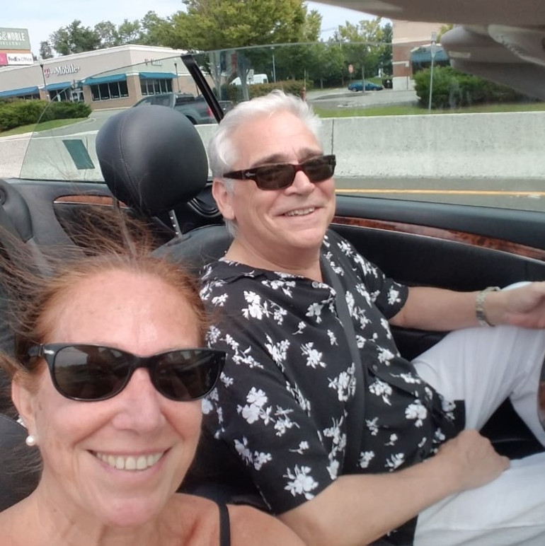 Nermin Bezmenden kaybettiği eşi Tolga Savacıya: Hani onlar gibi yaşlanacaktık, el ele...